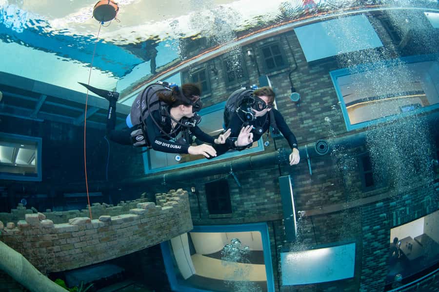 Dubai: Discover Scuba Dive for Beginners at Deep Dive - Why this Dubai pool session is different