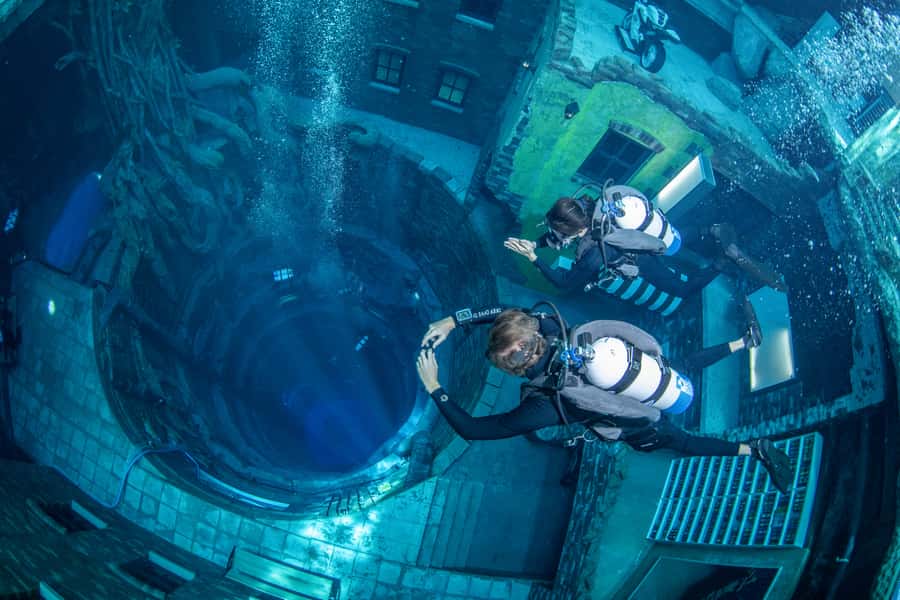 Dubai: Discover Scuba Dive for Beginners at Deep Dive - The first 30 minutes: briefing and shallow-water practice