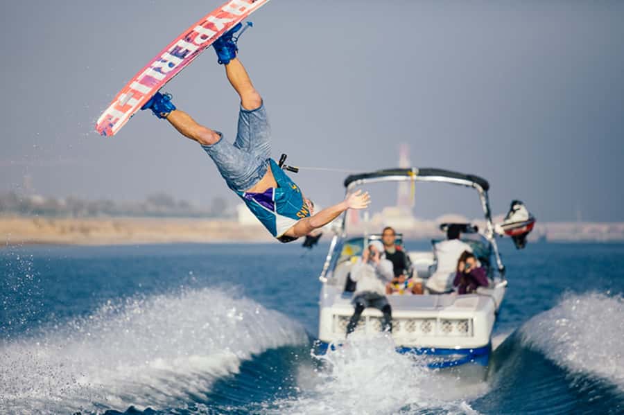 Dubai: Dubai Marina Wakesurfing or Wakeboarding Experience - Cruising past the Dubai Marina skyline