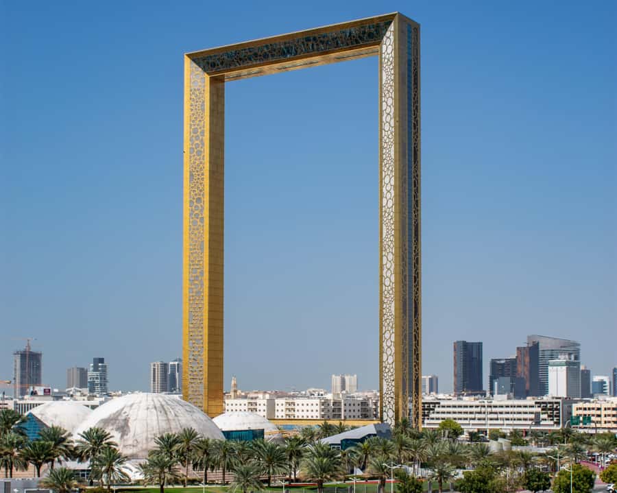 Dubai: Entry Ticket to the Dubai Frame with Deck Access - Walking across the transparent floor
