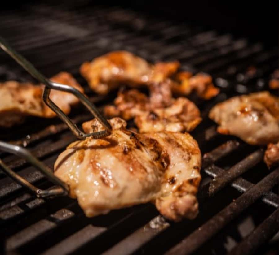Dubai: Evening Tour with Quad Biking, Camel Ride, and BBQ - BBQ dinner with plenty of choice