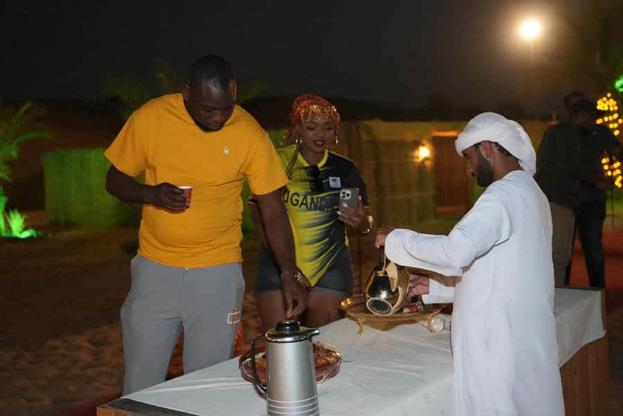 Dubai: Experience 60 Minutes Quad bike & BBQ Dinner - One Hour Across the Dunes