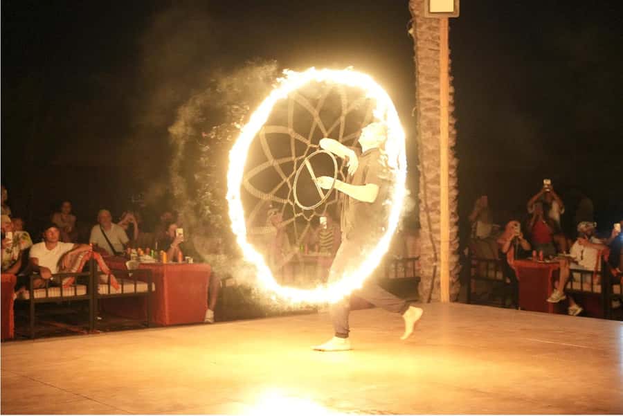 Dubai: Experience 60 Minutes Quad bike & BBQ Dinner - The Six-Hour Evening at the Desert Camp