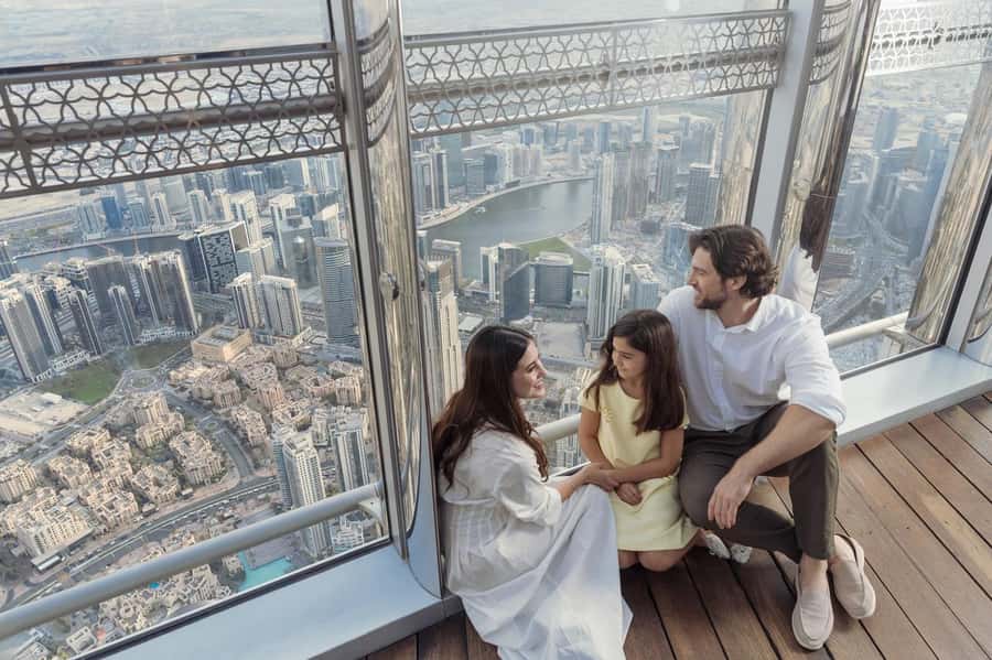 Dubai: Fast Track Entry to Burj Khalifa Levels 124 & 125 - Getting to At the Top inside Dubai Mall