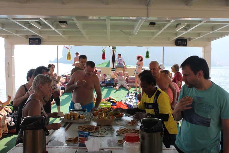 Dubai: Full-Day Sea Safari to Musandam - Swimming, snorkeling, and the banana boat