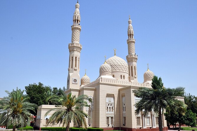 Dubai Full Day Tour with Entry Ticket to Burj Khalifa at the Top - The art gallery stop and the shopping concern