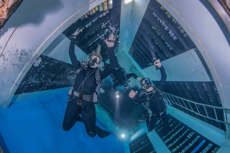 Dubai: Guided Scuba Dive for Certified divers at Deep Dive - Arriving at the facility and getting ready