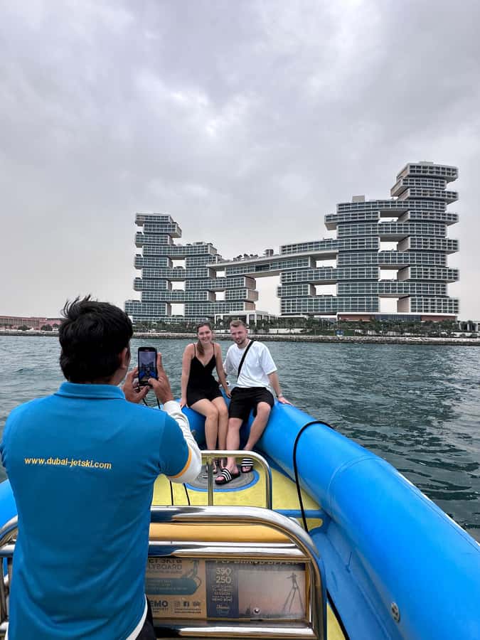 Dubai: Guided Speedboat Tour with City Sights & Ice Cream. - Key points to know before you book