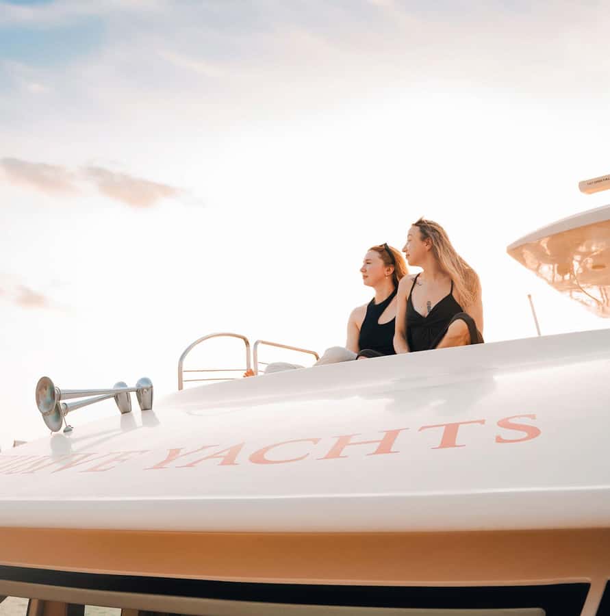 Dubai Harbor: Luxury Yacht Tour with BBQ Options - Price, value, and who should book