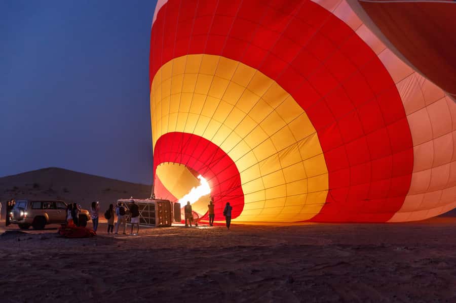 Dubai: Hot Air Balloon Ride & Falcon Show Over the Desert - The 4:00 a.m. feeling and the ride to Margham