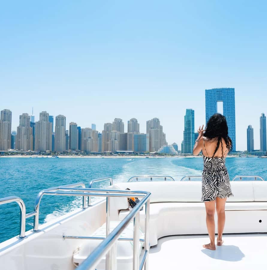 Dubai: Instagrammable Yacht Tour with Drinks & Ain/JBR Views - Why a yacht is a smart way to see Dubai Marina
