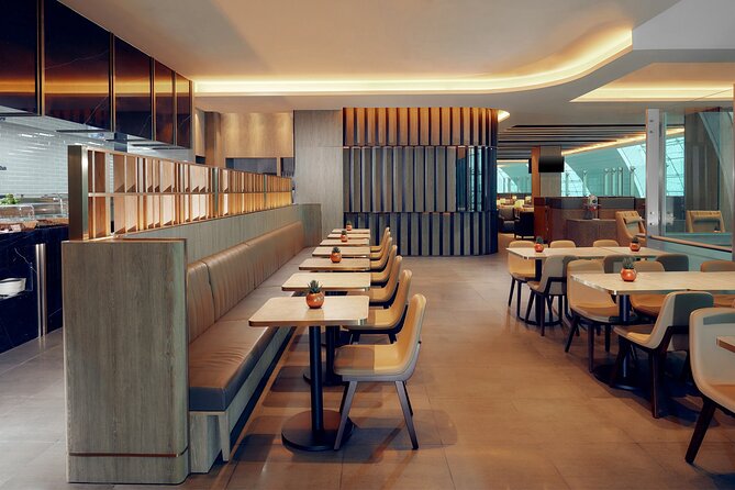 Dubai International Airport Plaza Premium Lounge at Terminal 3 - Showers after a long flight