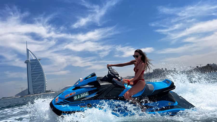 Dubai: Jet Ski to Atlantis with Videos, Photos and Ice Cream - A short beach pause and the Burj Khalifa view