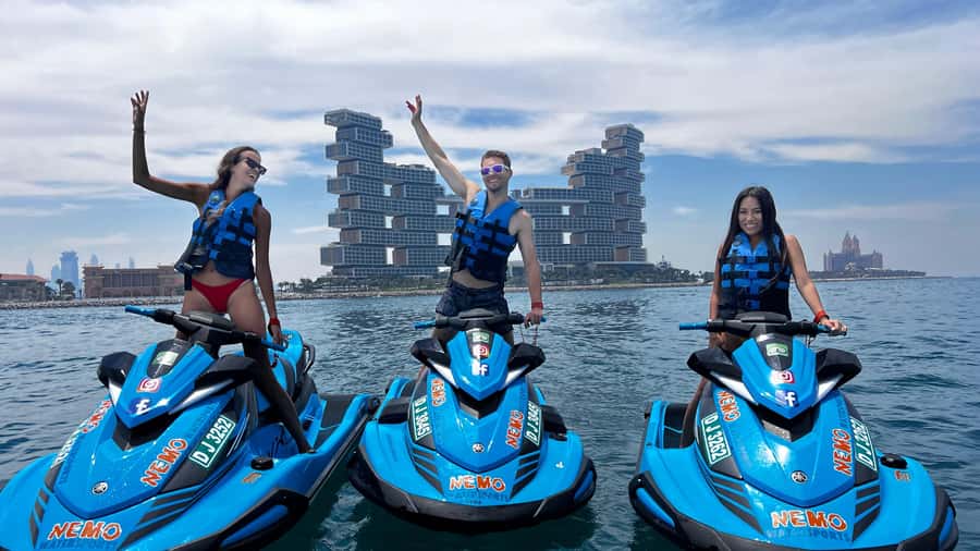 Dubai: Jet Ski to Atlantis with Videos, Photos and Ice Cream - Five minutes of safety before the throttle