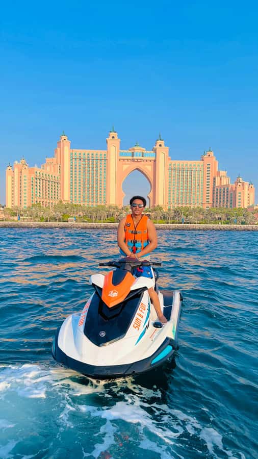 Dubai jet ski: visit the Burj al Arab and Atlantis with photos and videos - Is $54 good value for Dubai jet skiing?