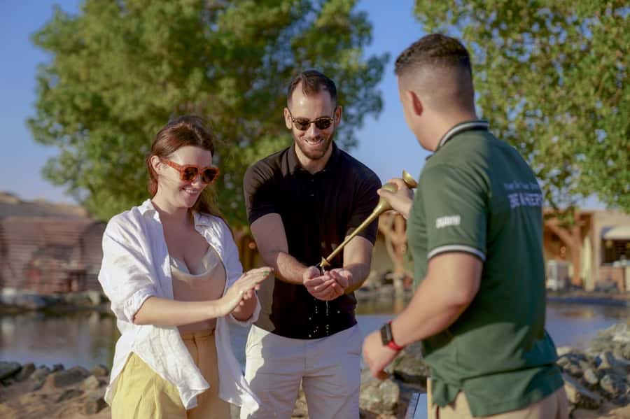 Dubai: Luxury Balloon Flight with Michelin-Curated Breakfast - Falconry From the Balloon Basket