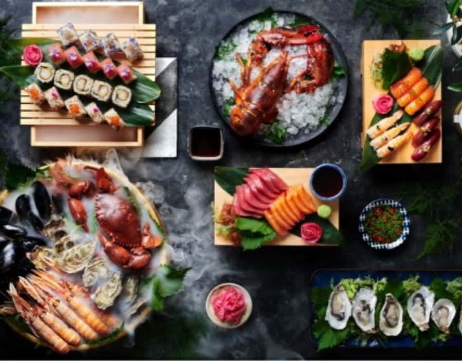 Dubai: Luxury Dinner Buffet at Gastronomy Atlantis The Royal - Choosing between indoor comfort and an outdoor table