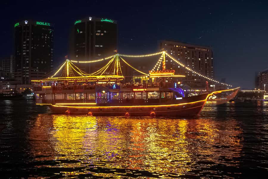 Dubai: Luxury Dinner Cruise with Live Music - Seeing Old Dubai from Dubai Creek