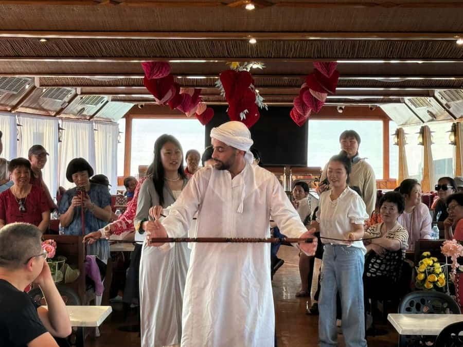 Dubai: Luxury Dinner Cruise with Live Music - Tanoura dance, live music, and the question of taste