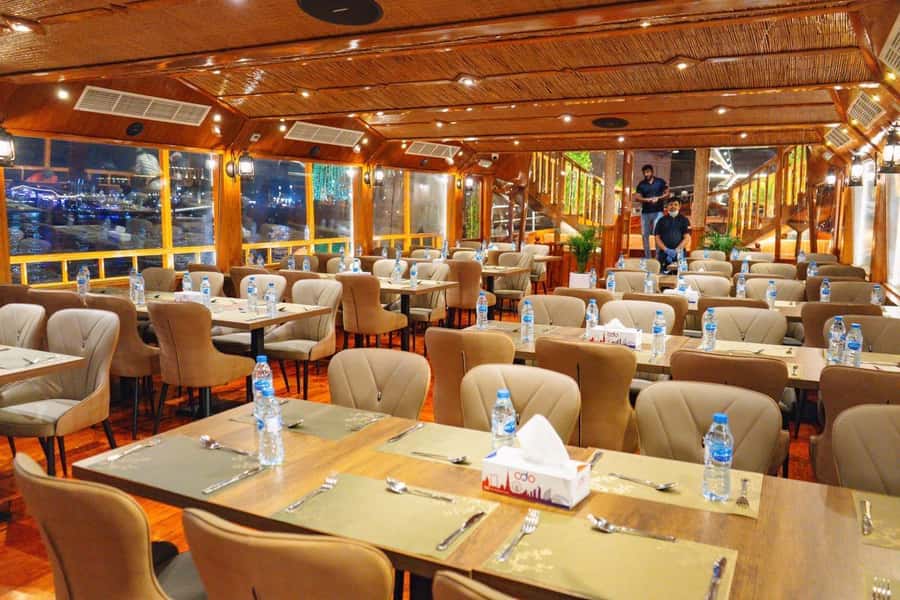 Dubai: Luxury Dinner Cruise with Live Music - Boarding at the dhow meeting points
