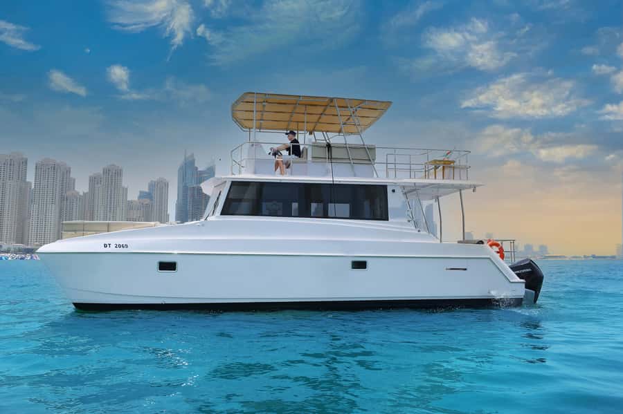 Dubai: Luxury Sightseeing Cruise with Food and Drinks - Food, drinks, music, and the onboard mood