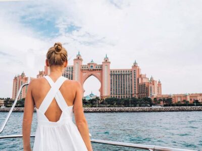 Luxury Sunset Yacht Tour with Snacks and Drinks