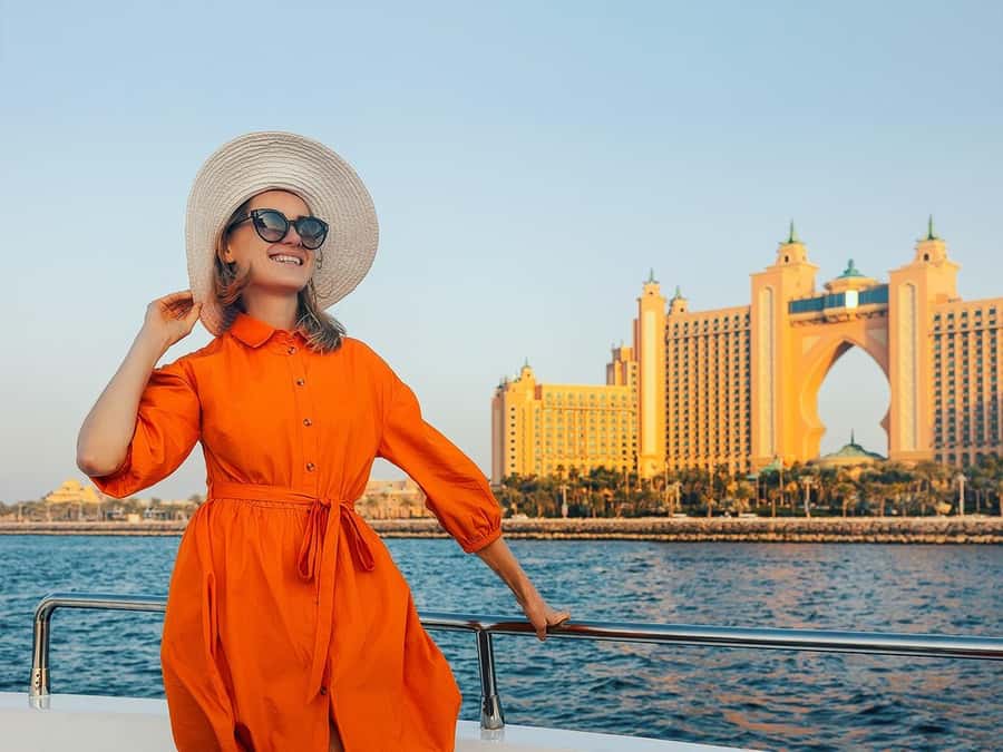 Dubai: Luxury Sunset Yacht Tour with Snacks and Drinks - Who should book this cruise?