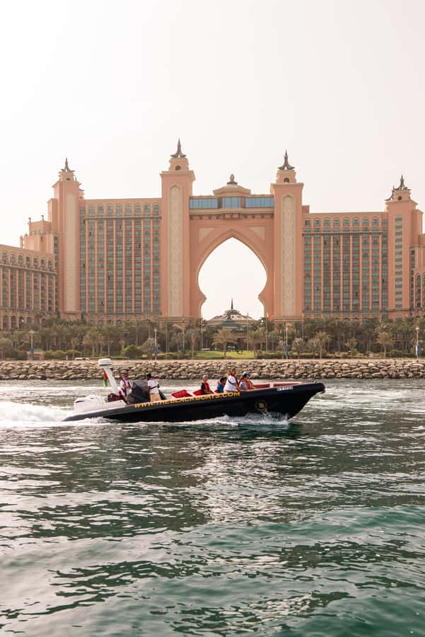 Dubai Marina: 1-Hour Luxury Sightseeing Speedboat Tour - Key points before you book