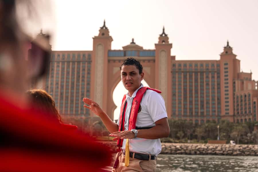 Dubai Marina: 1-Hour Luxury Sightseeing Speedboat Tour - Atlantis The Palm: the strongest photo stop
