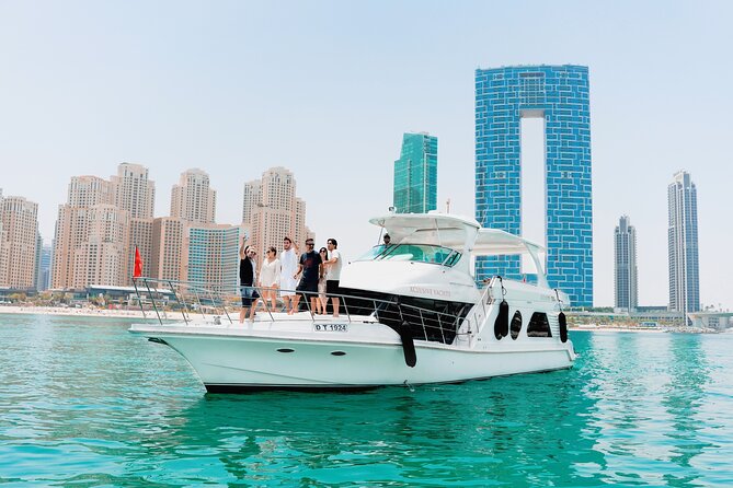 Dubai Marina 1hr Yacht tour with Drinks - What this Dubai Marina cruise actually offers