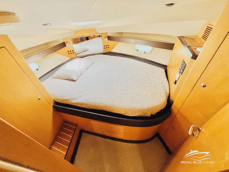 Dubai Marina: 2-Hour Mini Yacht Ride - Kempinski and the Burj Al Arab