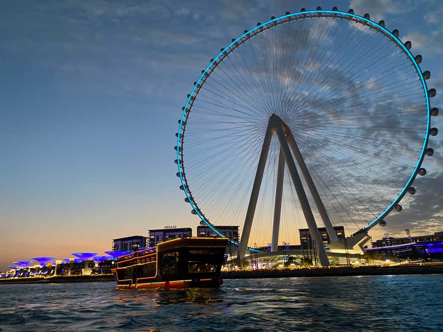Dubai Marina: Dinner Cruise in a Traditional Boat - Key Things to Know Before You Go