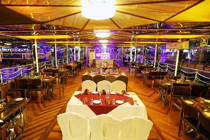 Dubai Marina Dinner Cruise with Live Shows - Dinner on the boat: practical expectations