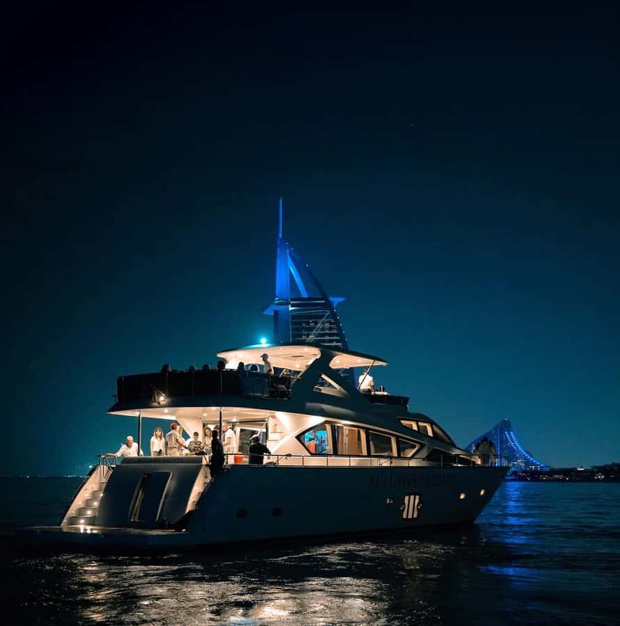 Dubai Marina: Luxury Yacht Tour with Breakfast or BBQ Option - Why a Dubai yacht cruise is worth your time