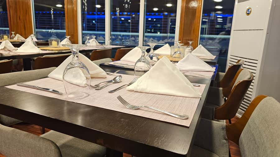 Dubai: Marina Premium Dinner Cruise with Unlimited Drinks - Who gets the best value from the $59 ticket