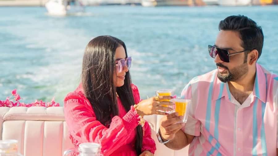 Dubai Marina: Private Boat Tour with Flower - Cruising the three-kilometer Dubai Marina waterfront