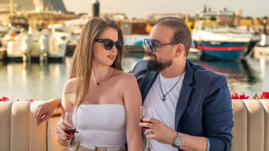 Dubai Marina: Private Boat Tour with Flower - Choosing the French brunch package