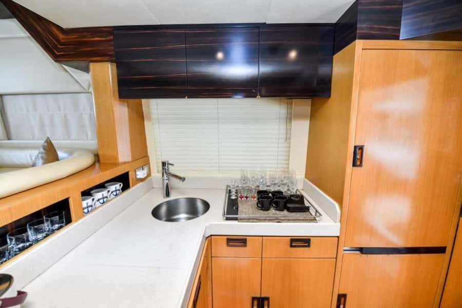 Dubai: Marina Private Luxury Yacht Tour - Choosing between two hours and three