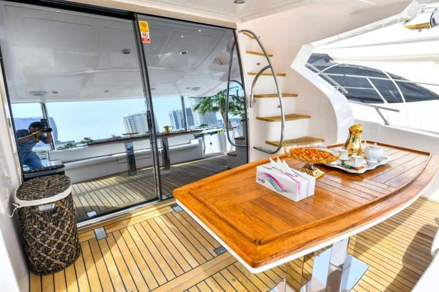 Dubai: Marina Private Luxury Yacht Tour - Music, photographs, and the best mood for the trip