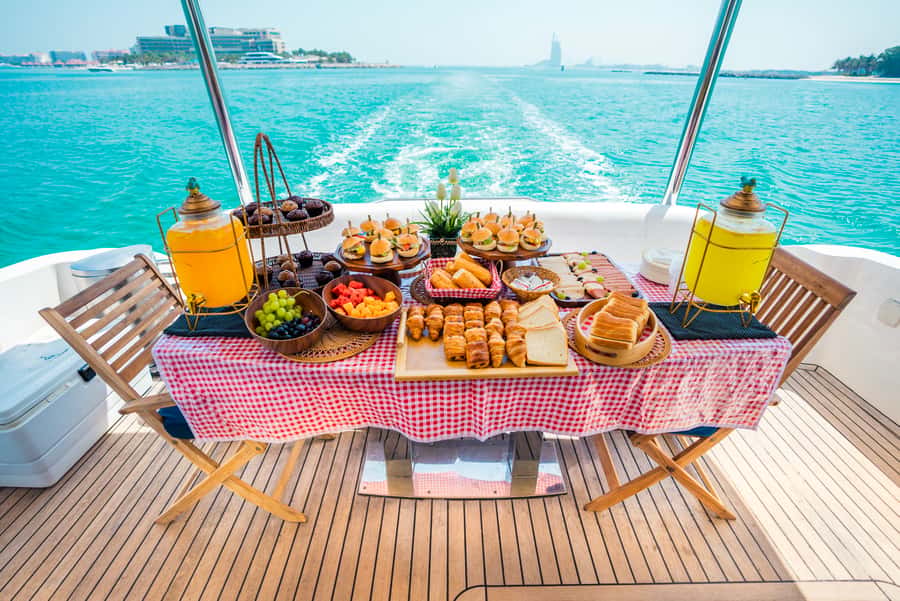 Dubai: Marina Sightseeing on Yacht with Breakfast - Why this yacht trip works for a short Dubai morning