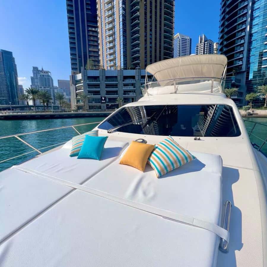 Dubai: Marina Sightseeing on Yacht with Breakfast - Comfort, rules, and what to pack