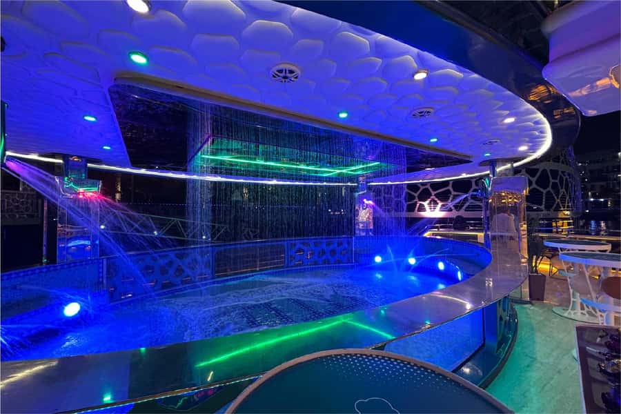 Dubai: Mega Yacht Dinner Cruise with Buffet - Comfort, Weather, and Small Details