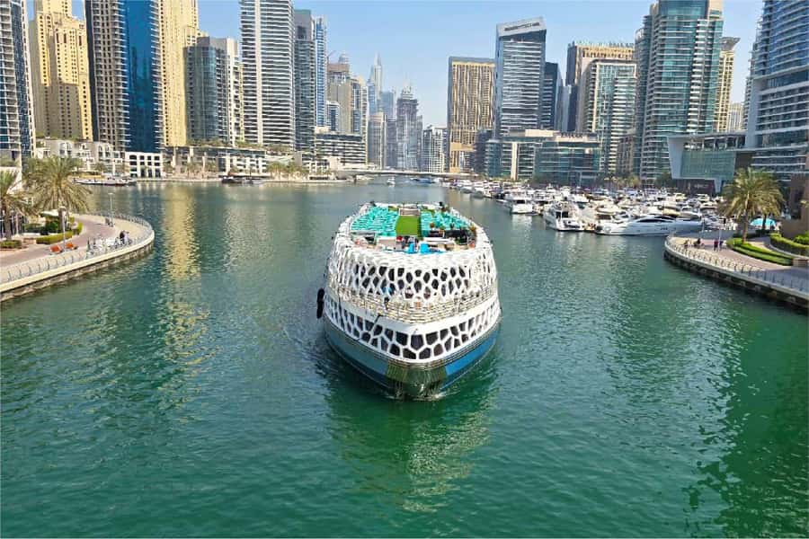 Dubai: Mega Yacht Dinner Cruise with Buffet - The Palm and Atlantis View