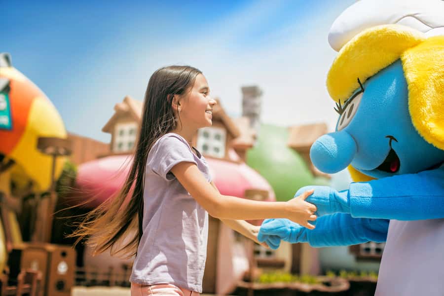 Dubai: MOTIONGATE ™ Theme Park Entry Ticket - Food, shade, and practical comfort