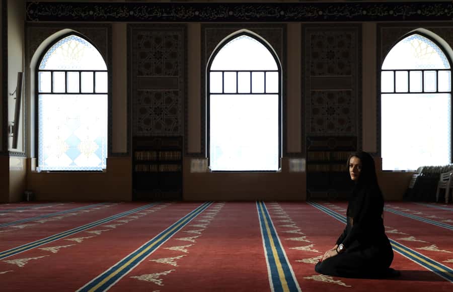 Dubai: Old & Modern Guided Half-Day City Tour - Inside the Blue Mosque for thirty minutes