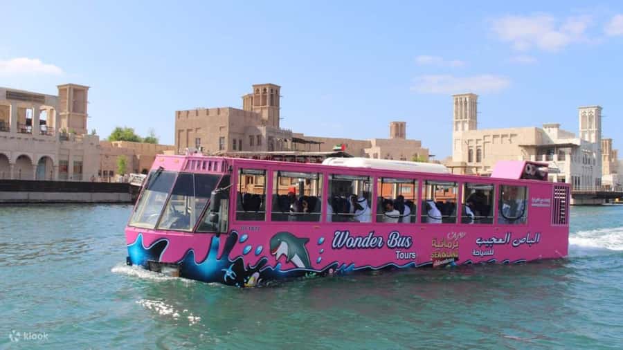 Dubai: Old town tour with Wonder Bus, souks, Creek and Guide - Why this is an unusual way to see old Dubai