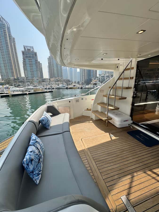 Dubai: Palm Jumeirah luxury private yacht Tour - Dubai Eye and the city skyline from the water