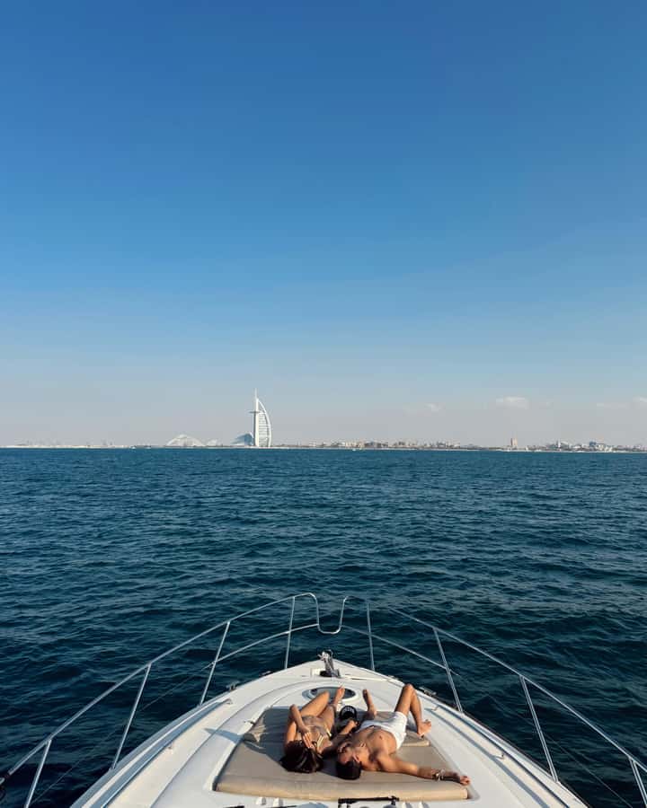 Dubai: Palm Jumeirah luxury private yacht Tour - Princess Island and the view toward Burj Al Arab