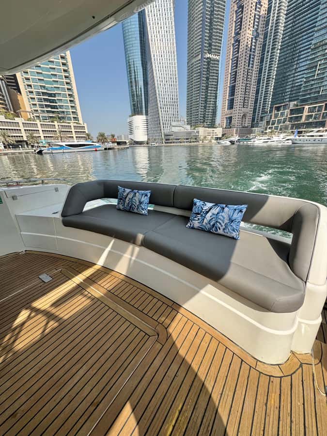 Dubai: Palm Jumeirah luxury private yacht Tour - Palm Jumeirah and Atlantis on the three-hour route