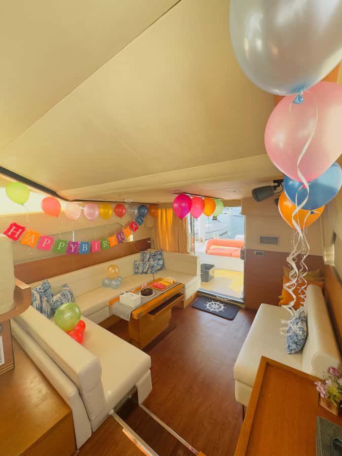Dubai: Palm Jumeirah luxury private yacht Tour - Is $31 a good price for this yacht trip?